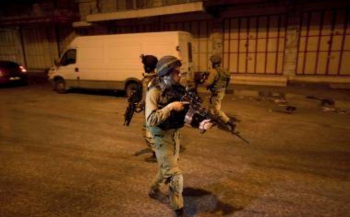 عناصر من جيش الاحتلال الإسرائيلي تحاصر قرية اللبن الشرقية